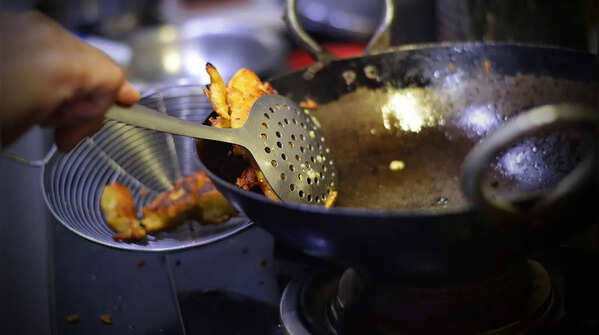 Tip 3: Use the right kadhai and avoid overcrowding