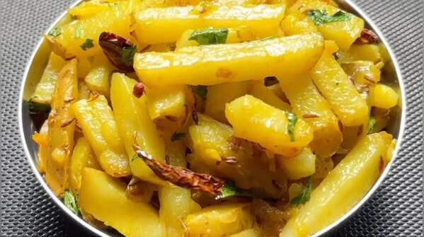 Why aloo bhujia sticks to the kadhai