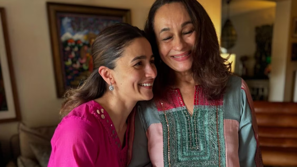 Soni Razdan Photos
