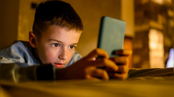 4 harmful effects of screen time on child development