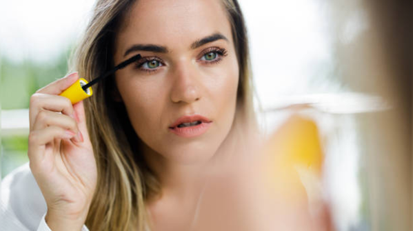 Make up habits that can damage your eyes