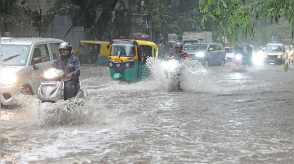 Squally thundershowers lash Bengaluru CBD after weeks of heat