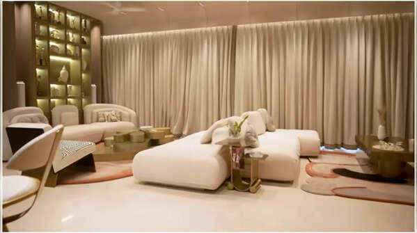 Spacious living room