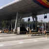 Article image for: Farmers make Ladhowal toll plaza free for 3 hours over flood compensation demands