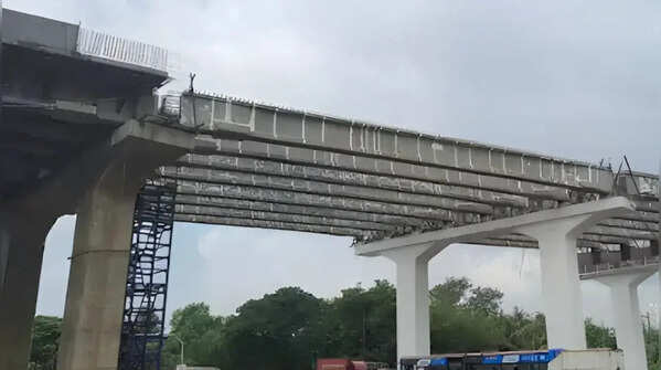 A new east-west connector for MMR