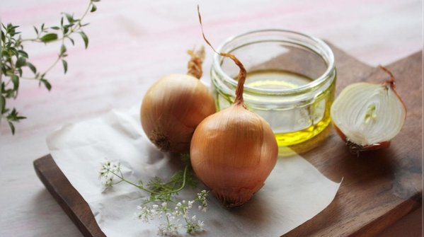 Onion Hair Oil: The Safe Middle Ground