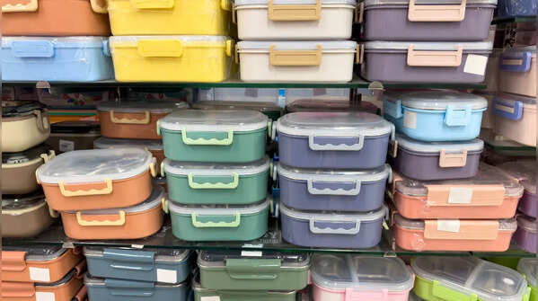 Why to avoid plastic cookware and storage boxes in the kitchen