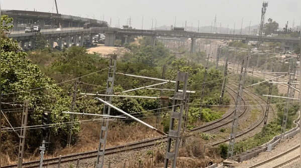 Decongesting existing rail routes