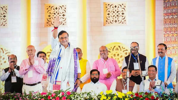 <strong>Himanta takes oath as Assam CM</strong>