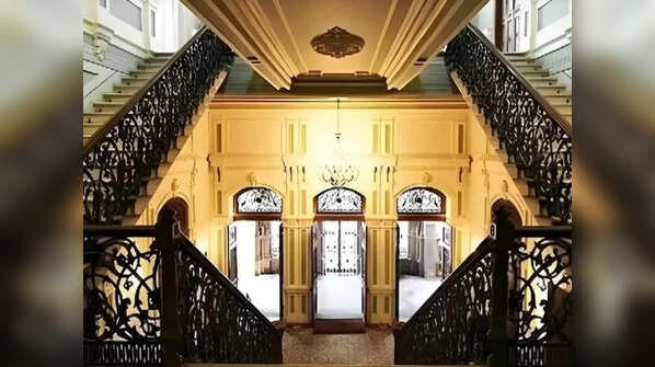 Rare standalone sea-facing property