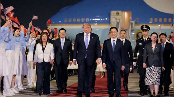 High-level welcome on Tarmac