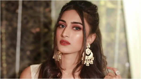 Erica Fernandes Photos