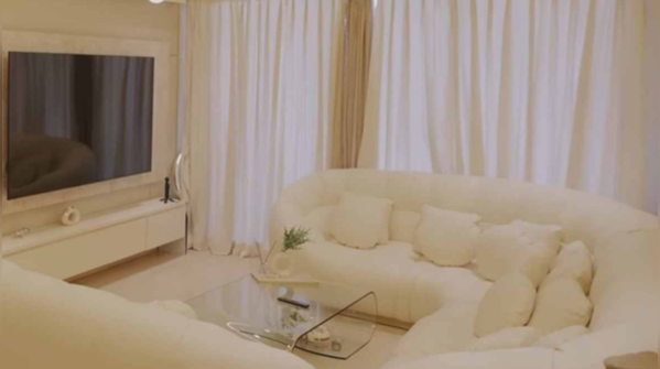 Curves in furniture add to the modern art style