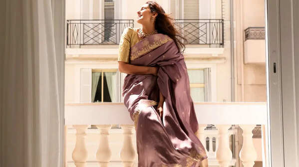 The jewellery kept the royal vibe alive