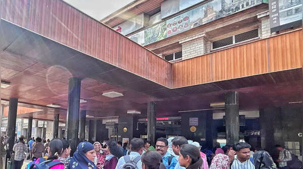 Holding Area to Accommodate 10,000 Passengers