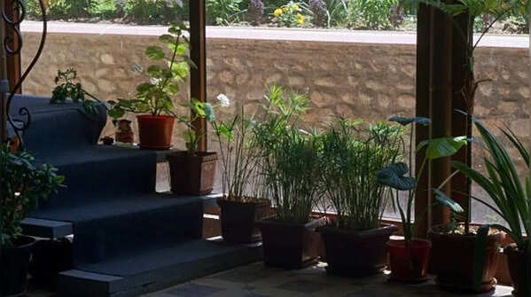 A clean entrance conveys discipline