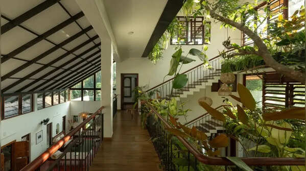 Plants and verandas reduce the heat naturally
