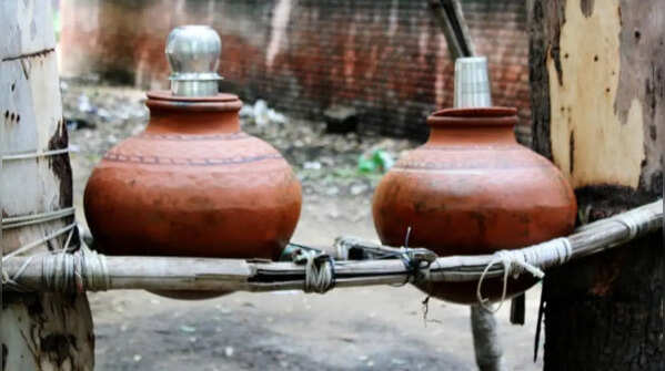 Matka water cooling – the traditional Indian fridge