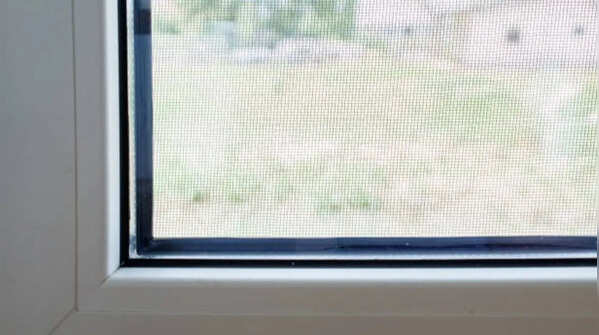 Using fine mesh screens for windows