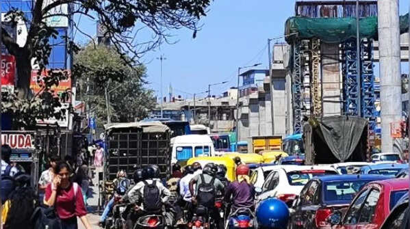 Service roads to be upgraded first for traffic management