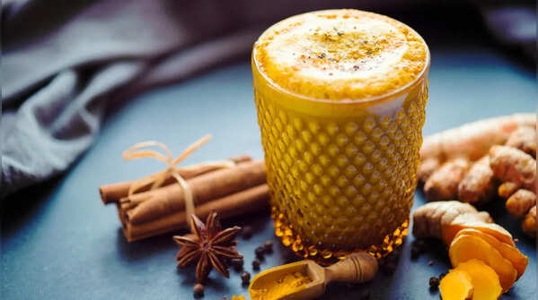 Turmeric latte (golden milk)