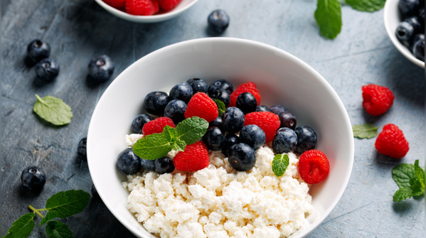 Ricotta and berry bowl