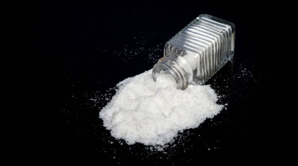 Should public health policy support households' transition to low-sodium salt?