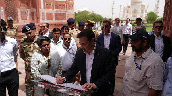 Rubio wrote in the visitors' book