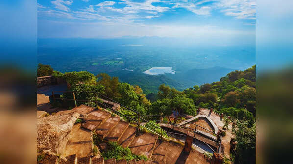 Lansdowne, Uttarakhand (250 km)