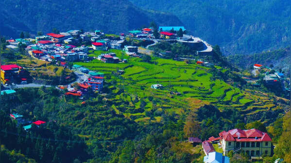 Mussoorie, Uttarakhand (290 km)