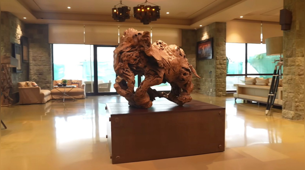 Elephant sculpture in a single wood piece