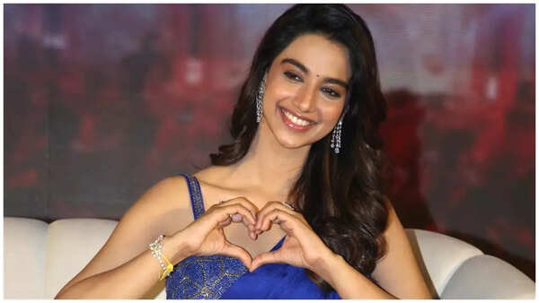 Meenakshi Chaudhary Photos