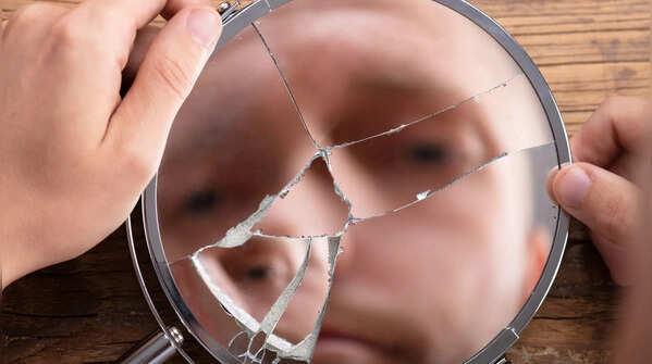Cracked mirrors or broken glass