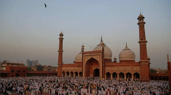 Thousands gather at Jama Masjid for Eid prayers