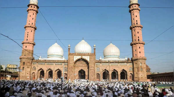 Thousands offer Eid-ul-Adha prayers in Bhopal