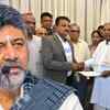 Article image for: DK Shivakumar Reaches Delhi After <i class="tbold">Siddaramaiah</i> Resignation Sparks Karnataka Power Shift | Watch