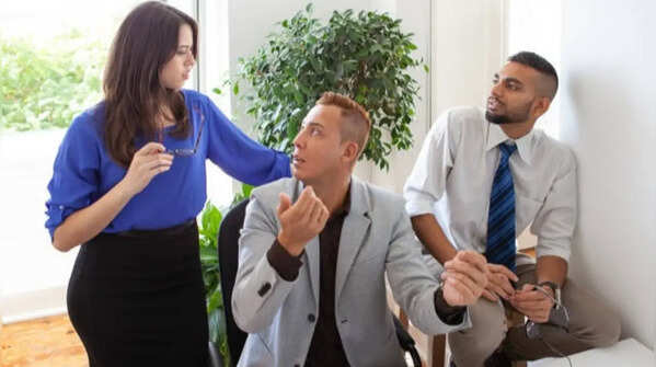 People judge you within seconds, say psychologists- here’s what they notice first