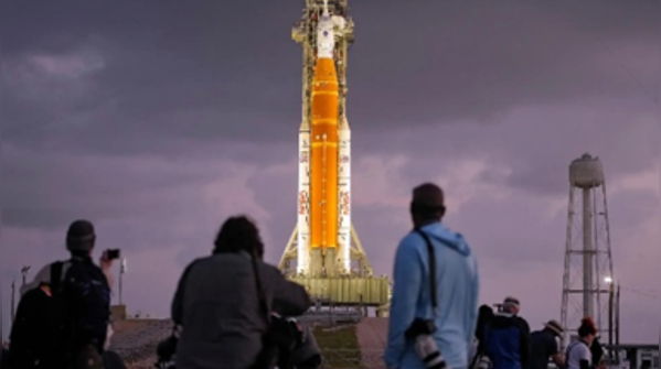 Nasa's moon plans at risk