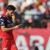 Article image for: Ball that goes both ways: Tendulkar explains Bhuvi's 'wobble' magic - Watch