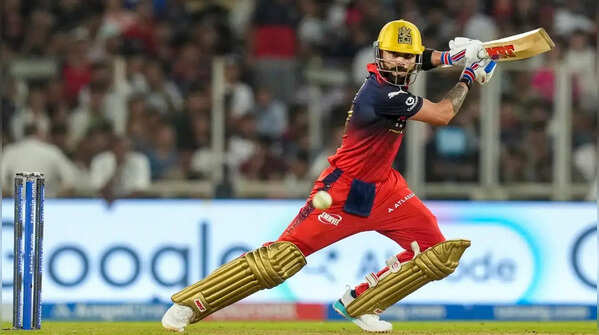 Virat Kohli anchors chase