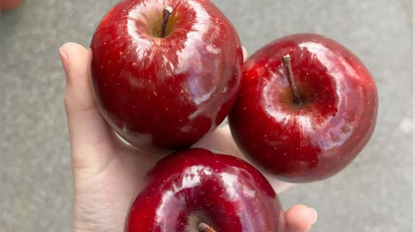 Red apple for clear skin