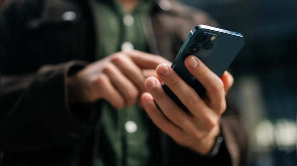 The science behind your texting anxiety: Attached by Amir Levine and Rachel Heller