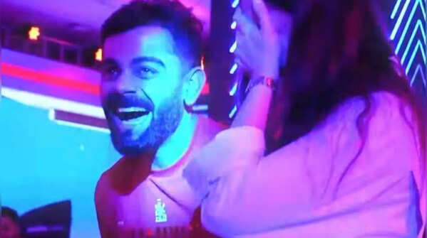 Virat Kohli and Anushka Sharma: Party on the dance floor