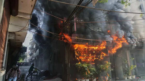 Massive blaze engulfs Malviya Nagar hotel, leaves 21 dead