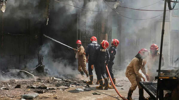 Firefighters battle inferno in south Delhi rescue operation