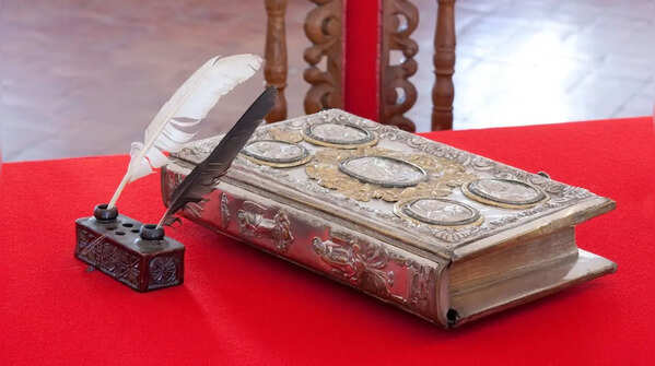 Which Hindu holy book should you read during difficult times?