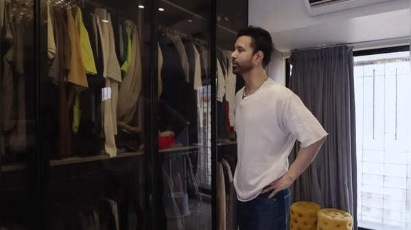 Walk-in wardrobe