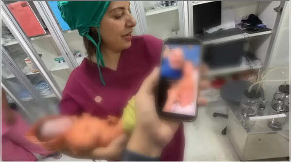 Sambhavna and Avinash meet their twins