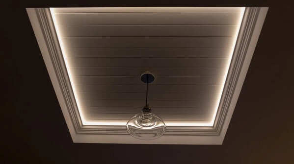 False ceiling with recessed lighting