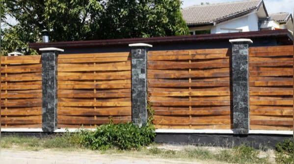 Wooden accents for boundary walls – luxurious feeling